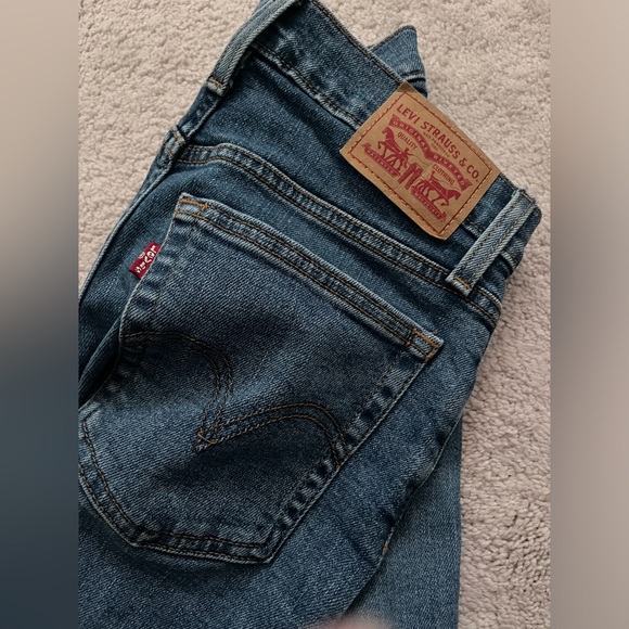 Levi’s Wedgie Straight - Picture 4 of 5